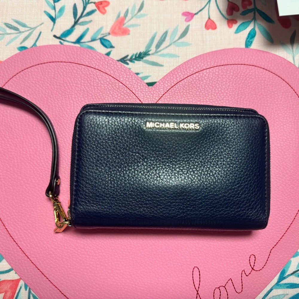 Mk wallet with wrislet